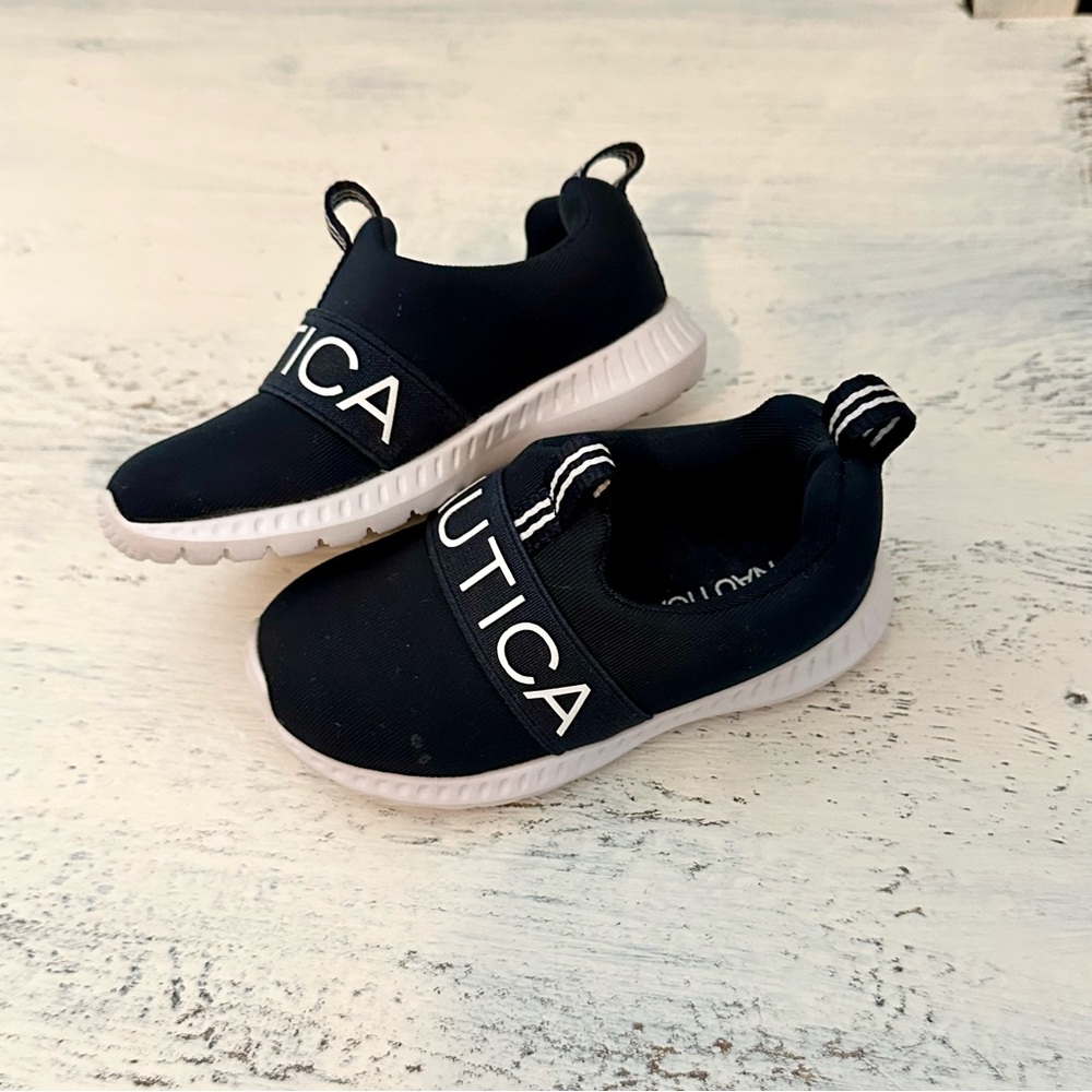 Toddler Nautica Sneakers Size 4 - Picture 4 of 4